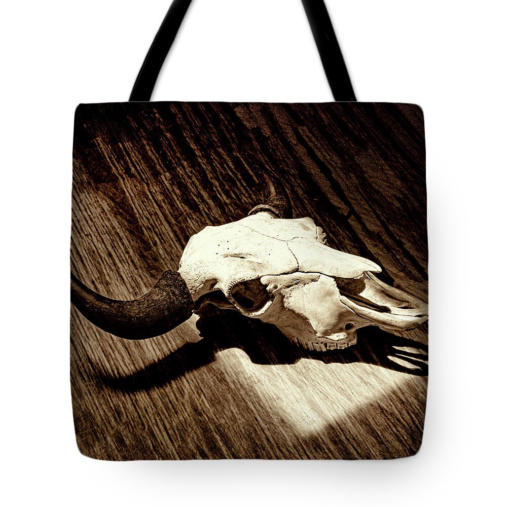 Kansas Tote Bag featuring the photograph Bison Skull 006 by Rob Graham