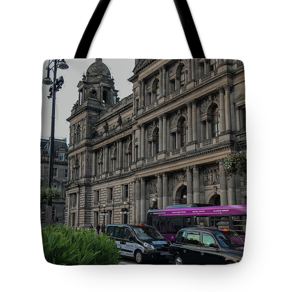 Glasgow Tote Bag featuring the photograph Bound for the Chambers by Amy Lyon Smith