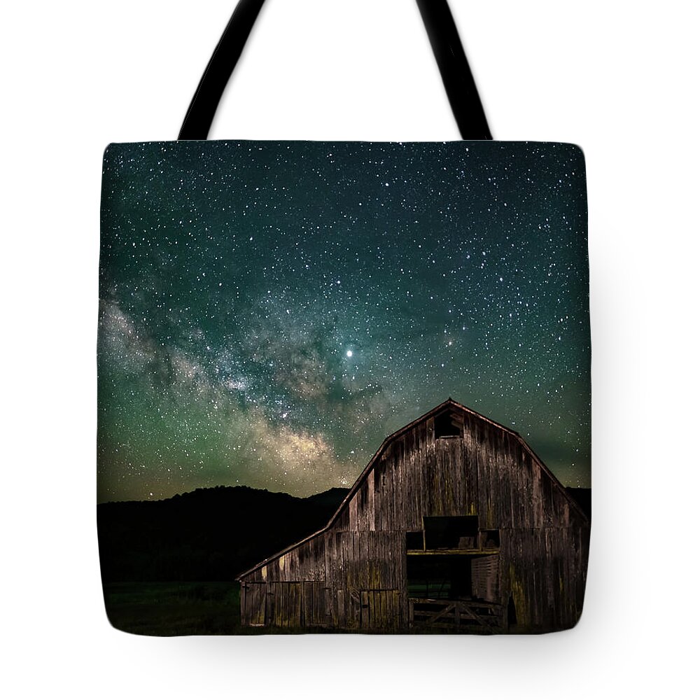 Boxley Valley Tote Bag featuring the photograph Boxley Barn by James Barber