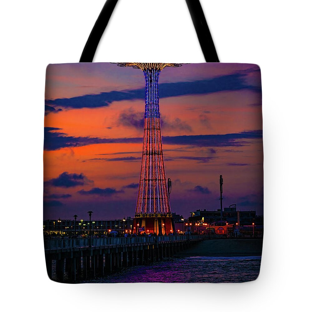 Parachute Drop Tote Bag featuring the photograph Brooklyn Landmark Sunset by Chris Lord