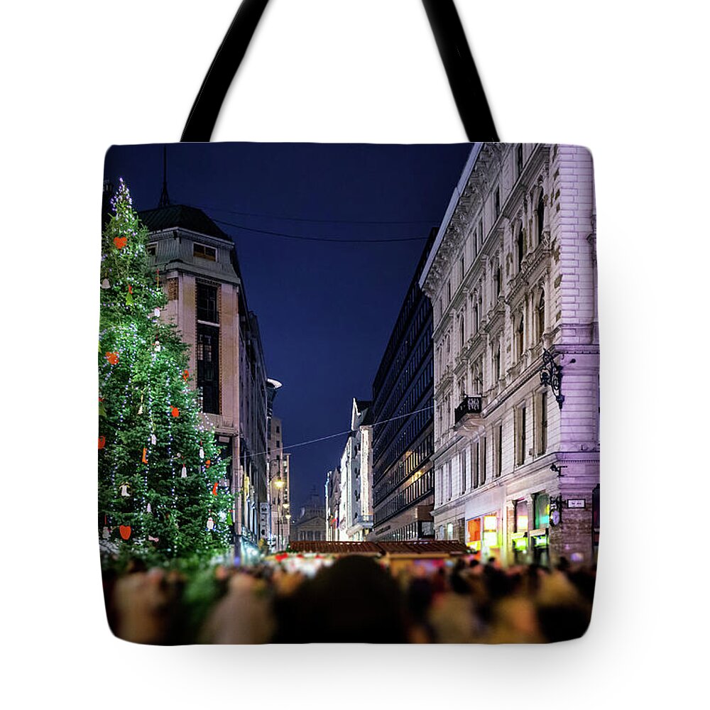 Arch Tote Bag featuring the photograph Budapest - Christmas Market by John And Tina Reid