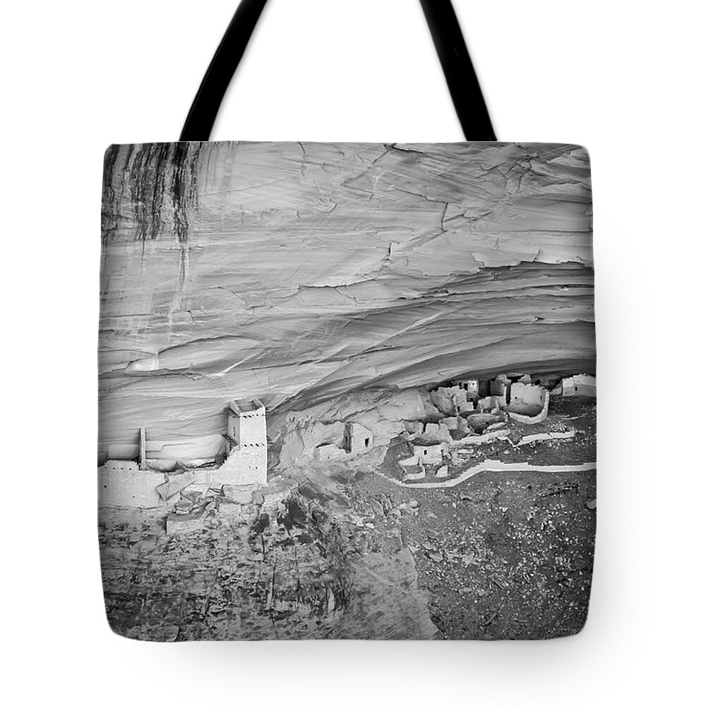 Arizona Tote Bag featuring the photograph Canyon de Chelly V BW by David Gordon
