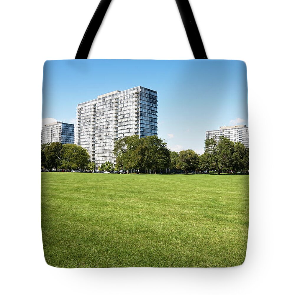 Apartment Tote Bag featuring the photograph Chicago South Side Highrise Apartments by Stevegeer