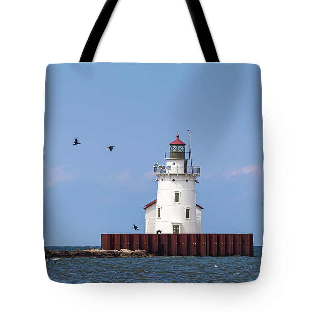Lighthouse Tote Bag featuring the photograph Cleveland Harbor West Pierhead Lighthouse by Dale Kincaid