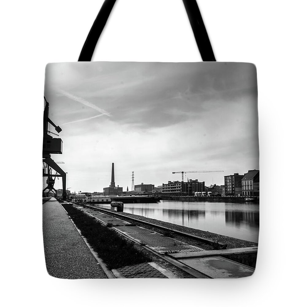 Black And White Tote Bag featuring the photograph Crane by Inge Elewaut