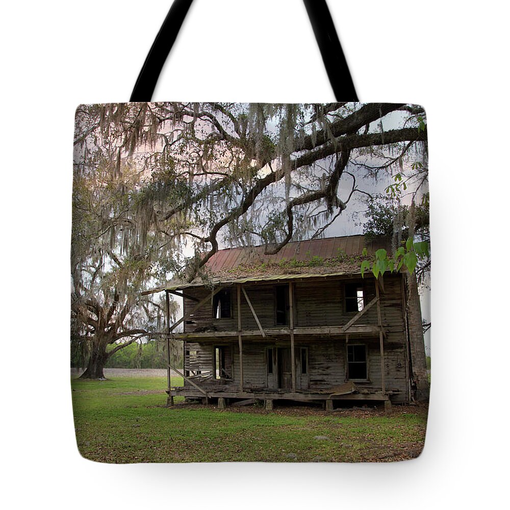 Florida Tote Bag featuring the photograph Florida Farmhouse Falls Apart by Kelly Gomez