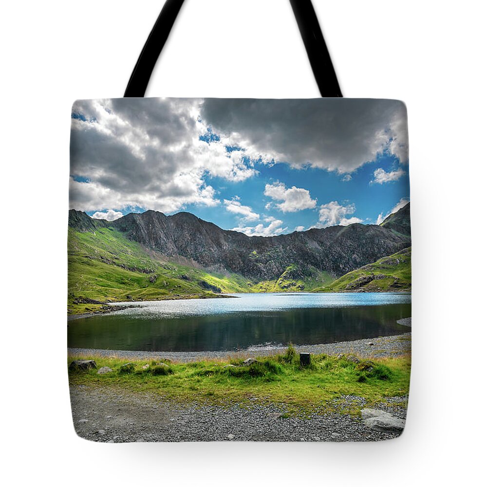 Llyn Glaslyn Tote Bag featuring the photograph Glaslyn Lake and Snowdon Mountain by Adrian Evans