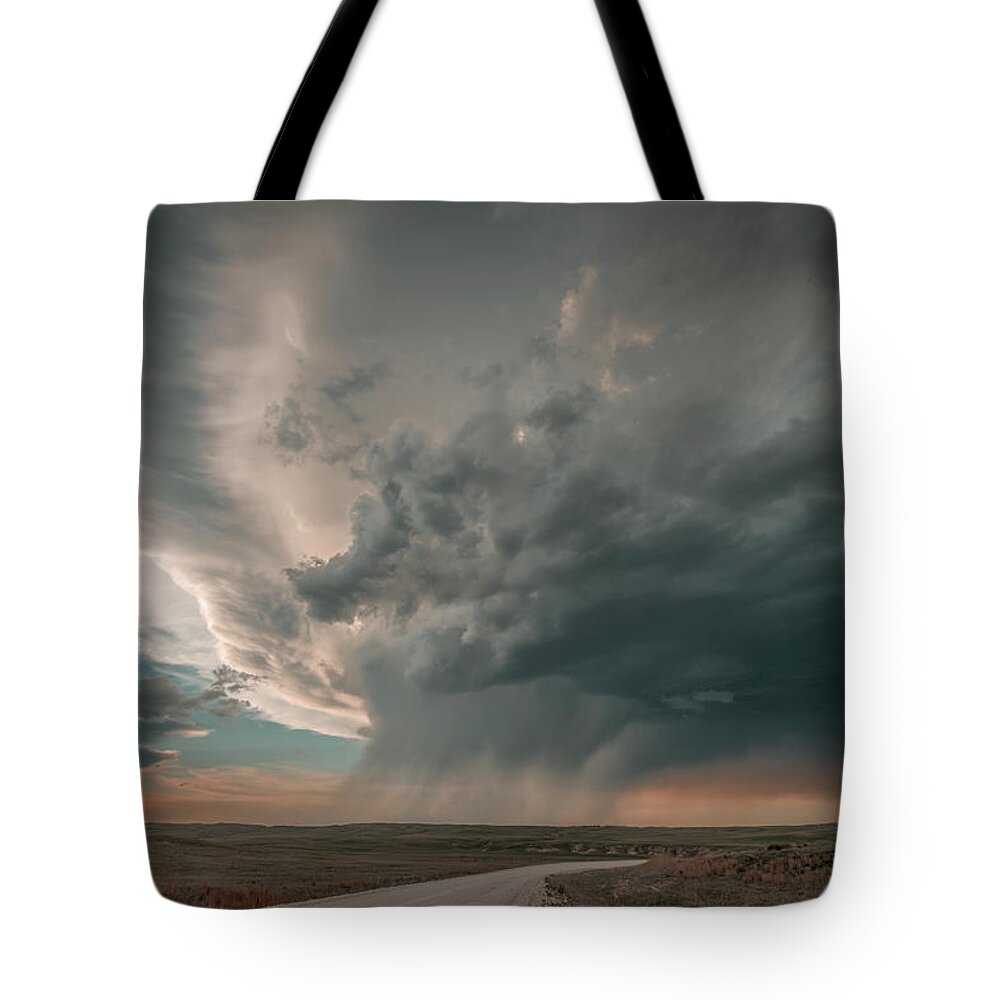 Hay Springs Ne Tote Bag featuring the photograph Hay Springs NE supercell by Laura Hedien