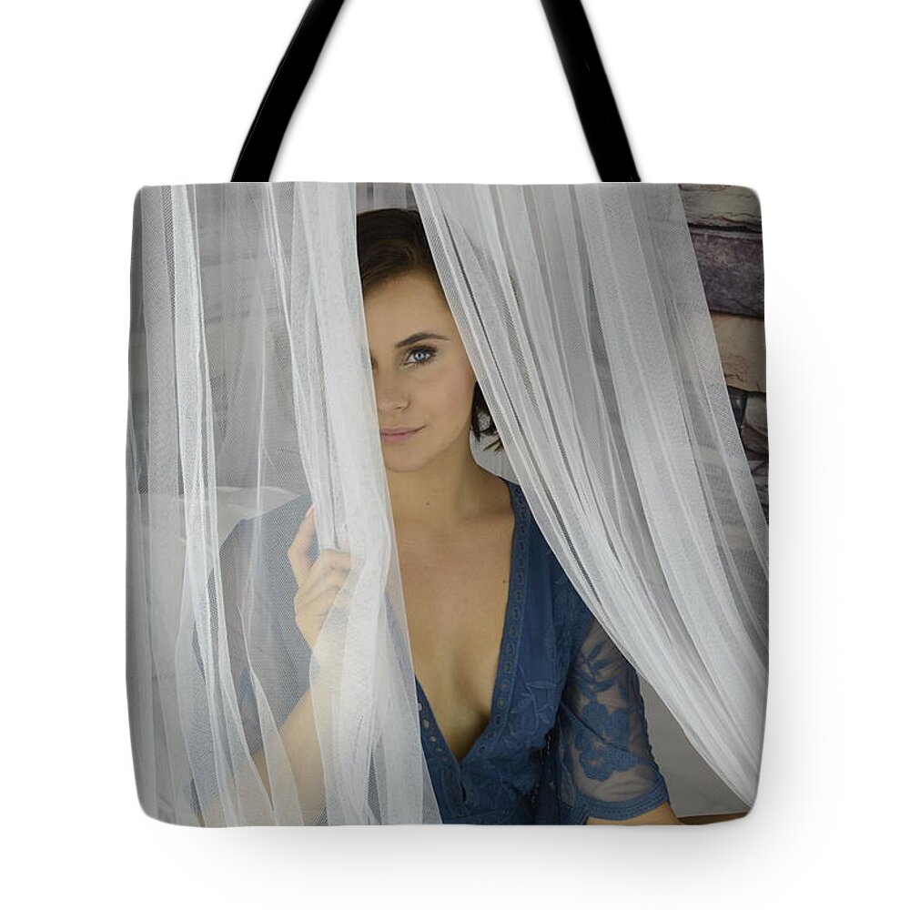  Tote Bag featuring the photograph Hello by Keith Lovejoy