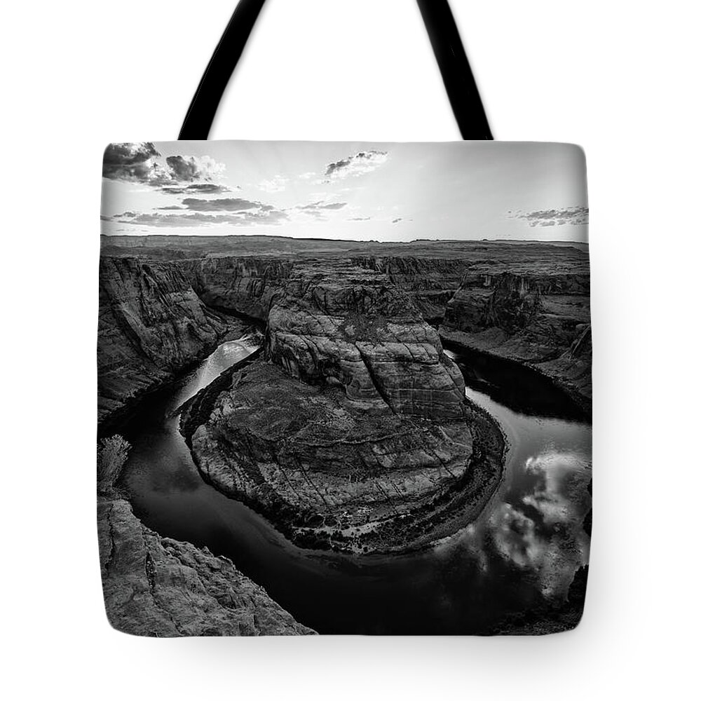 Usa Tote Bag featuring the photograph Horseshoe Bend 1 by Hans Partes