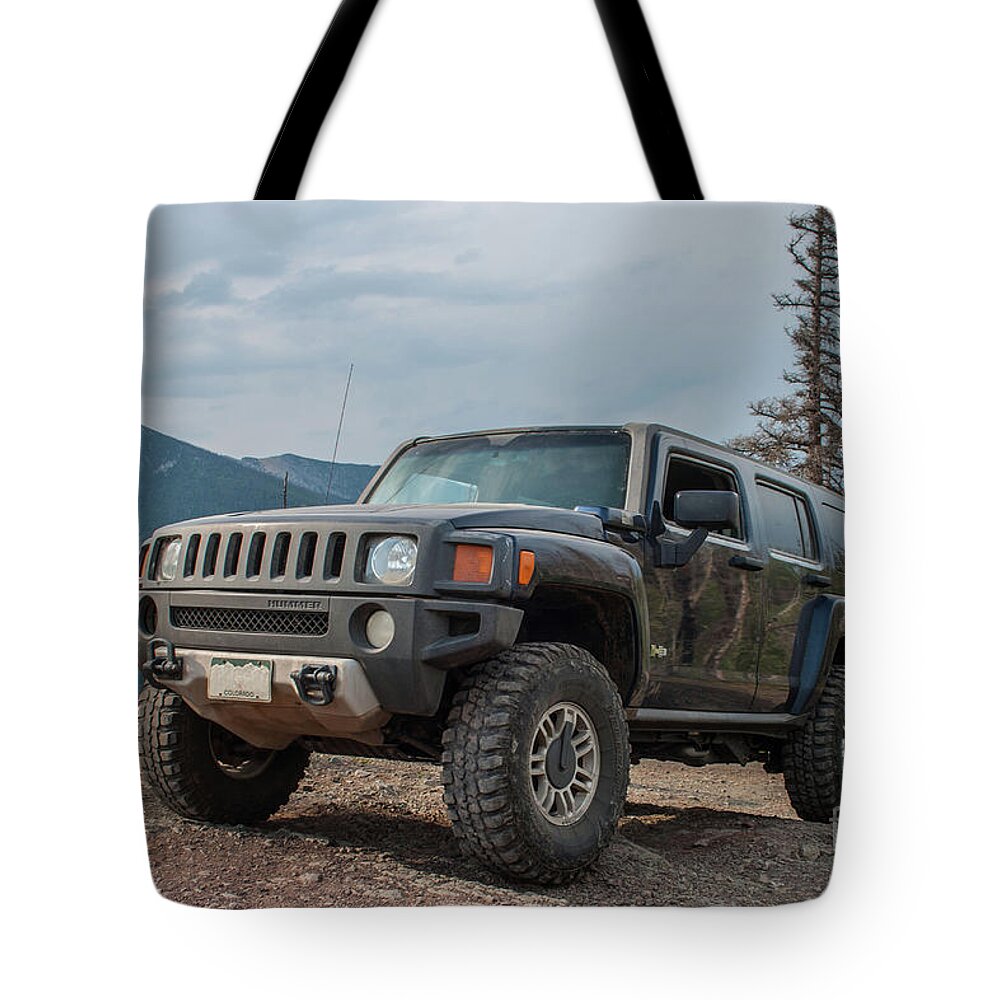 Hummer Tote Bag featuring the photograph Hummer H3 by Tony Baca