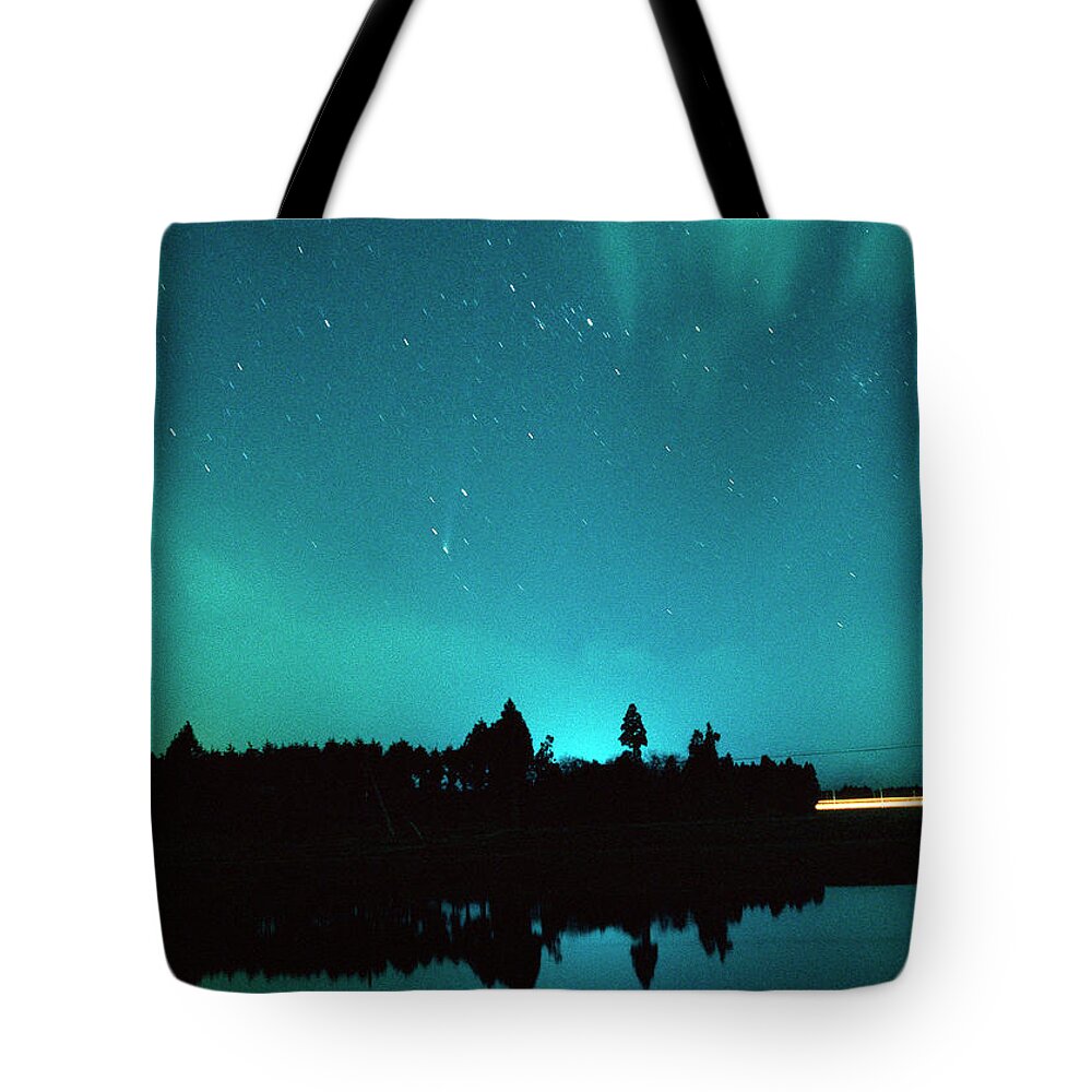Water's Edge Tote Bag featuring the photograph Hyakutake Comet by Imagenavi