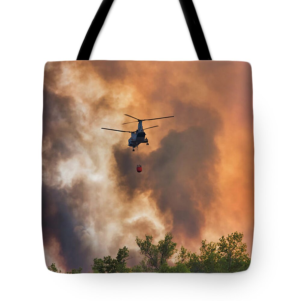 Boeing Vertol Ch-46 Sea Knight Tote Bag featuring the photograph Into Hell's Fury by American Landscapes