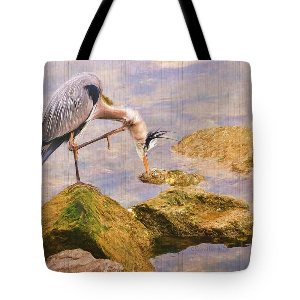 Great Blue Heron Tote Bag featuring the photograph Itchy Neck Heron by Ola Allen