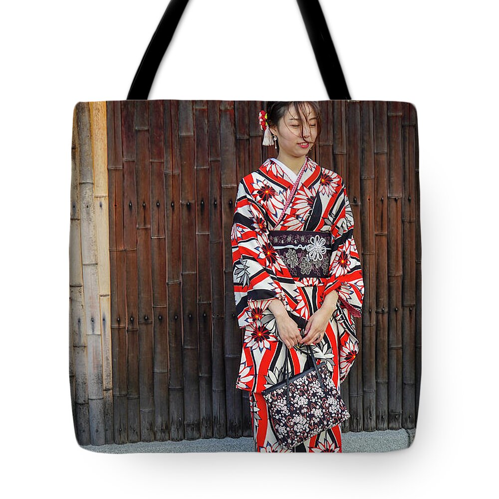 Japanese woman in Kimono g4 Tote Bag