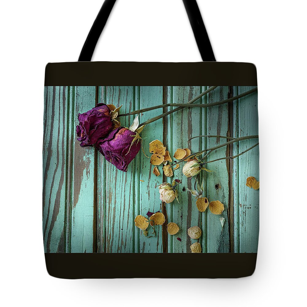 Dried Roses Tote Bag featuring the photograph Last Remembrance 2 by David Smith