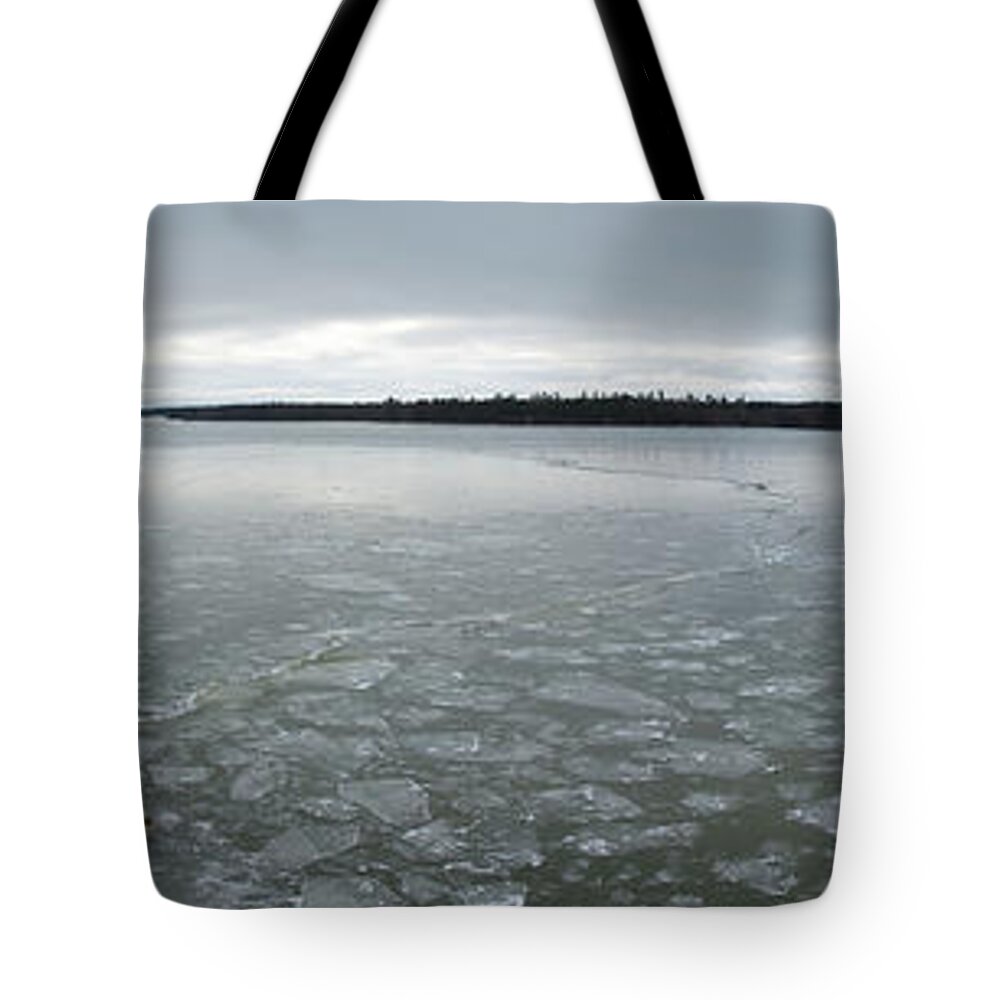 Panoramic Tote Bag featuring the photograph Lighthouse by Photography By David Thyberg