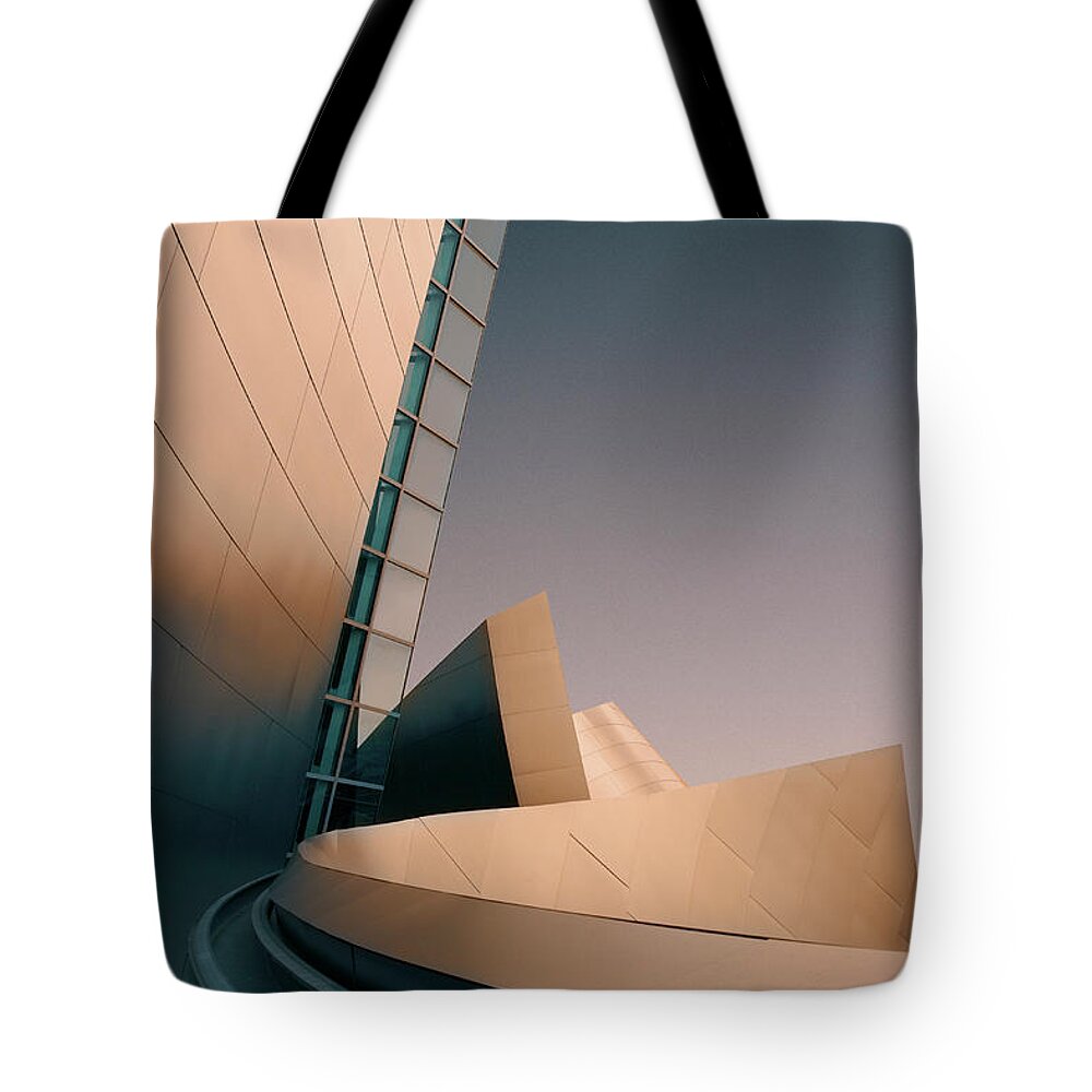 Curve Tote Bag featuring the photograph Los Angeles Philharmonic Orchestra by Ed Freeman