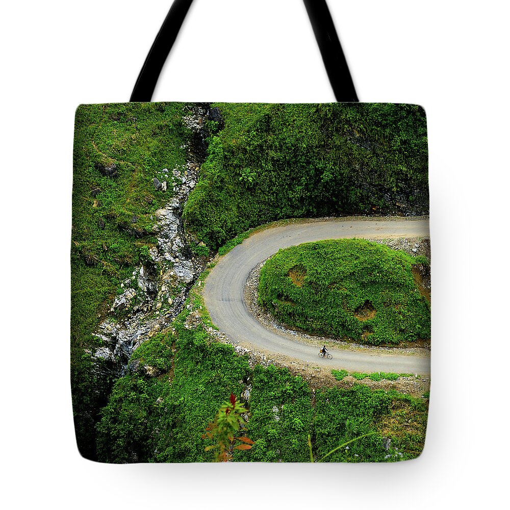 Curve Tote Bag featuring the photograph Ma Pi Leng by Gin N Tonic  Arch.inside@gmail.com