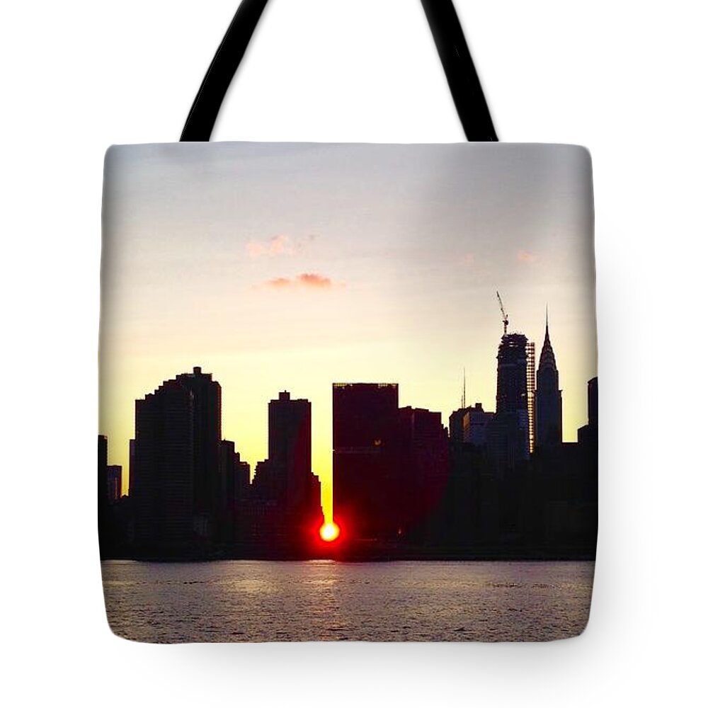 Yellow Tote Bag featuring the photograph Manhattanhenge by Ydania Ogando