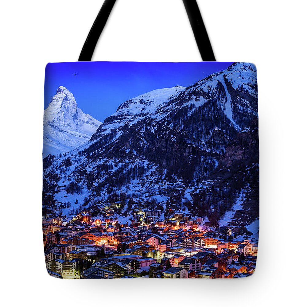 Clear Sky Tote Bag featuring the photograph Matterhorn At Night by Weerakarn Satitniramai