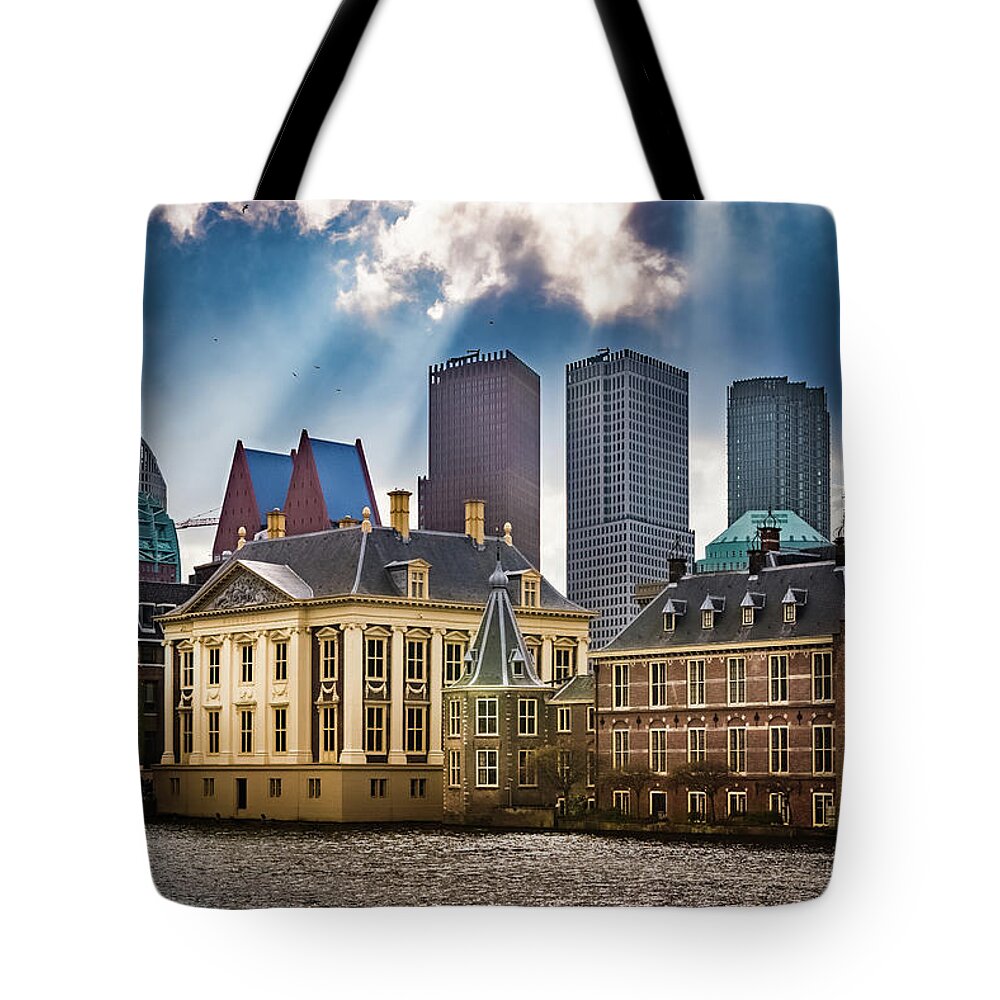 Mauritshuis, Den Haag, Nederland Bag by Andrew Hardy Pixels