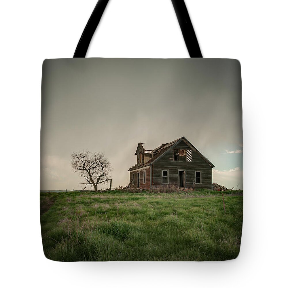 Abandoned Farm Tote Bag featuring the photograph Nebraska Farm House by Laura Hedien