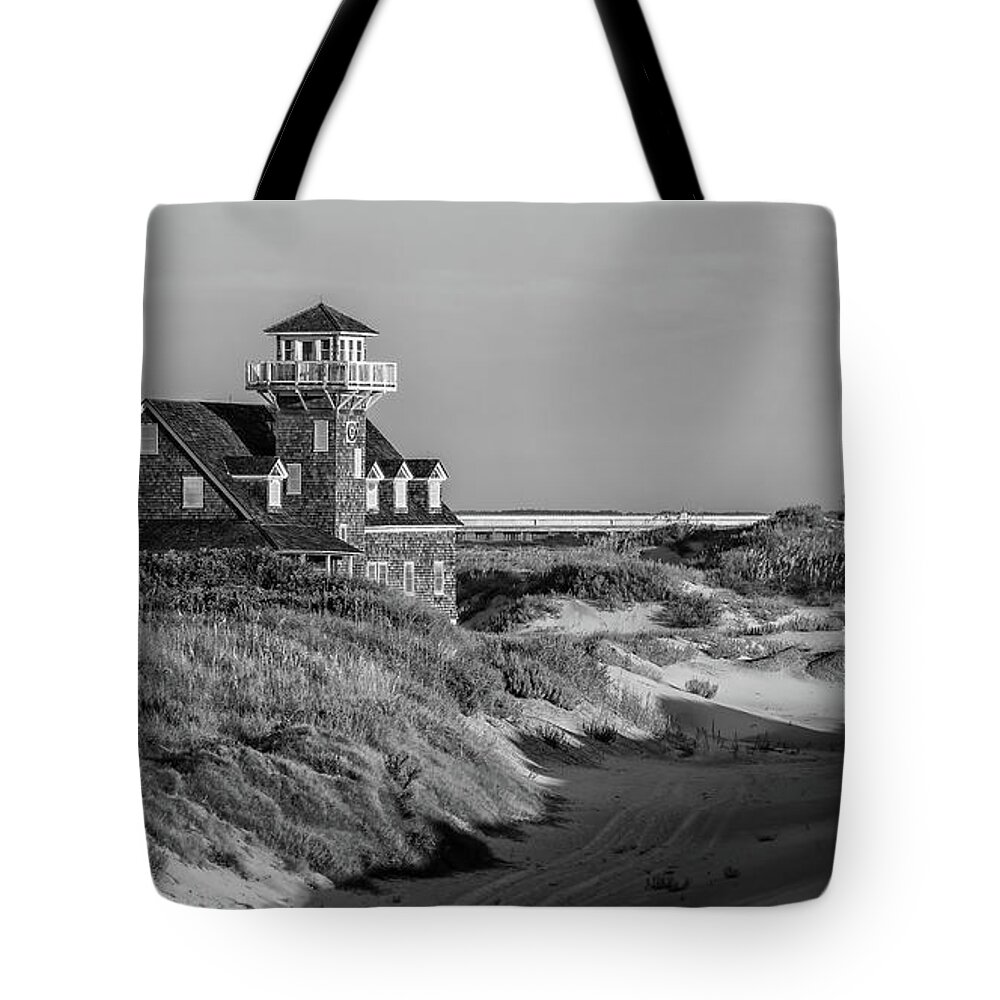 Image That Photography Tote Bag featuring the photograph Old Oregon Inlet Lifesaving Station by Fon Denton