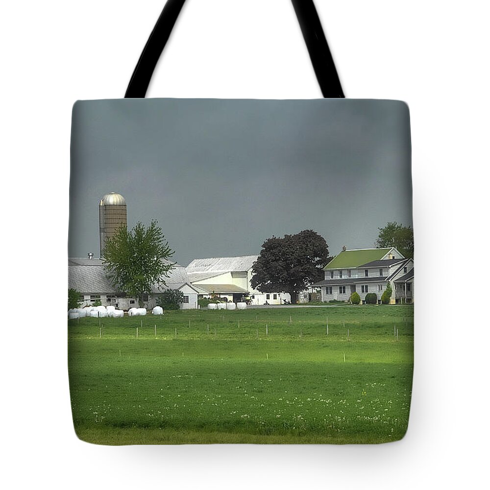 Pennsylvania Tote Bag featuring the photograph Pennsylvania Amish Farm by Dyle Warren