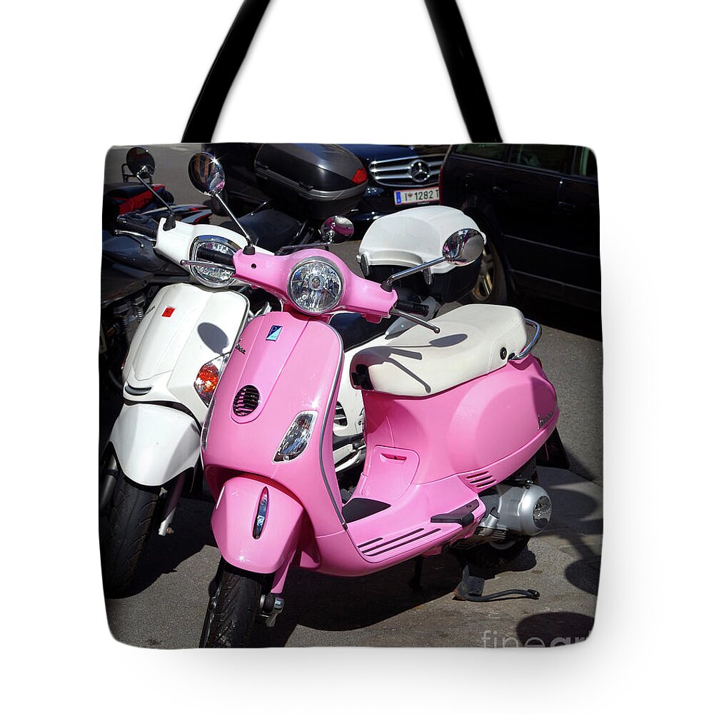 Diskurs Omkreds Fundament Pink Piagio Motor Scooter Tote Bag by Douglas Taylor - Pixels