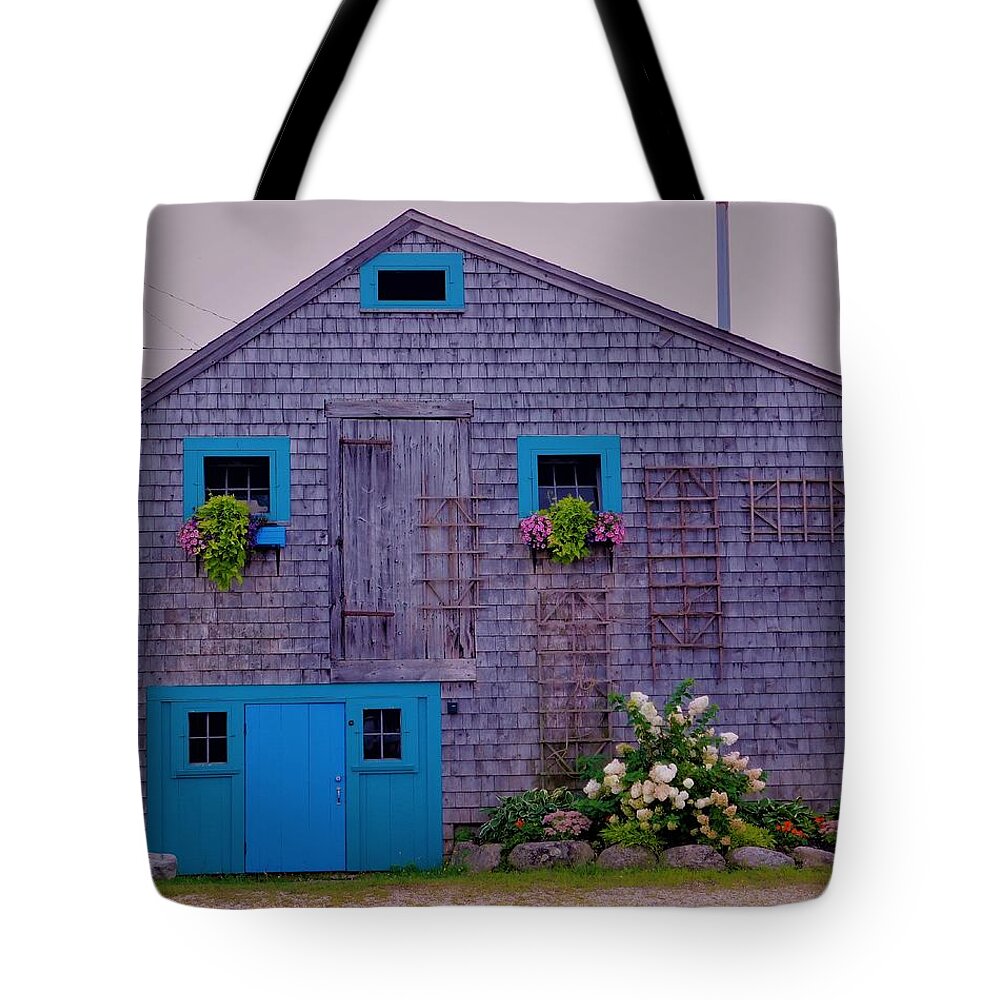 -rye Beach House Tote Bag featuring the photograph -Rye Beach House, New Hampshire by THERESA Nye