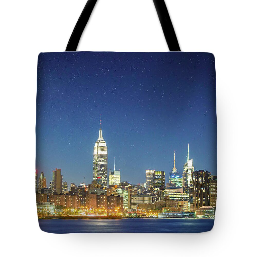 Scenics Tote Bag featuring the photograph Shiny New York by Xavierarnau