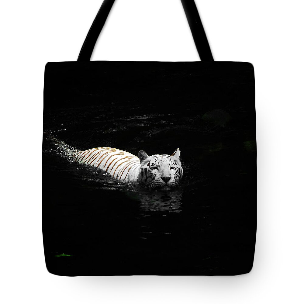 White Tiger Tote Bag featuring the photograph Singapore Tiger by C.friedrichs