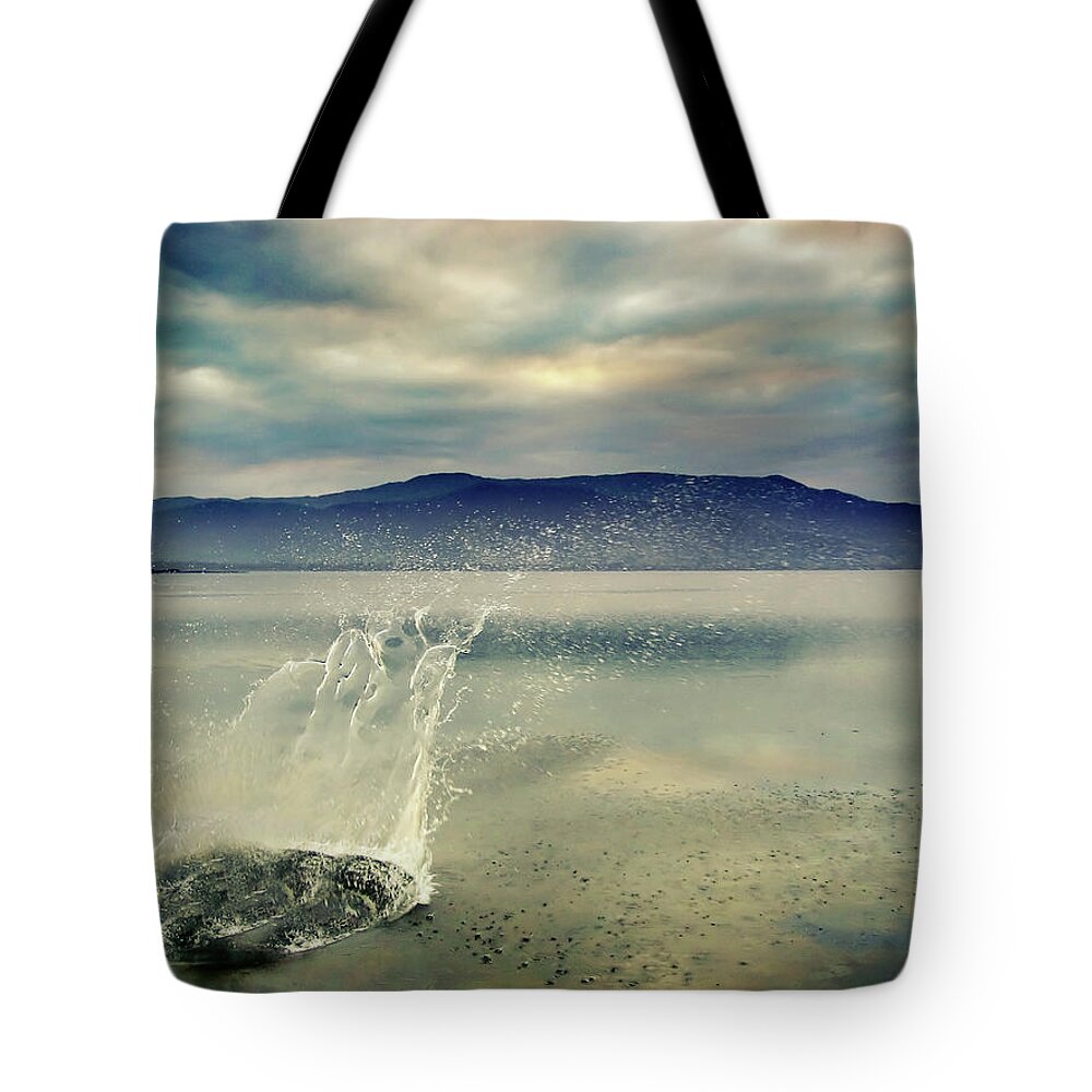 Crown Tote Bag featuring the photograph Splash Crown In Water by Andre Bernardo