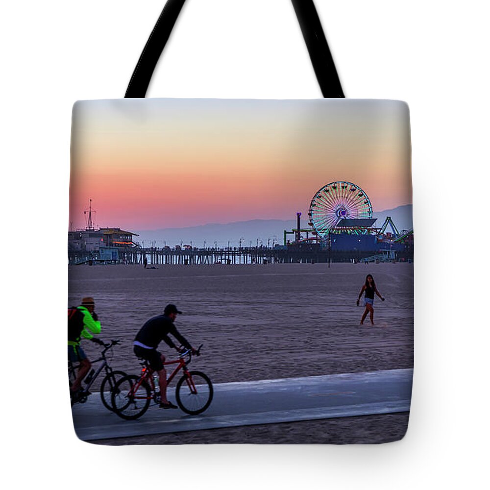 Los Angeles Tote Bag featuring the photograph Sundown Ride To The Pier by Gene Parks
