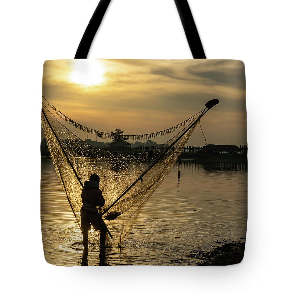 Net Tote Bag featuring the photograph Sunrise Fishing by Ann Moore