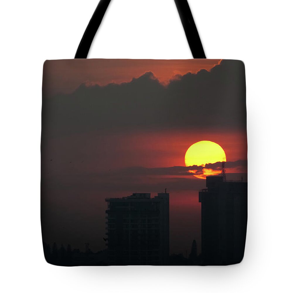 Tranquility Tote Bag featuring the photograph Sunset In The City by Nishanth Jois