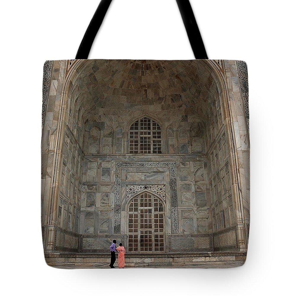 Arch Tote Bag featuring the photograph Taj Mahal by Sargantanijo