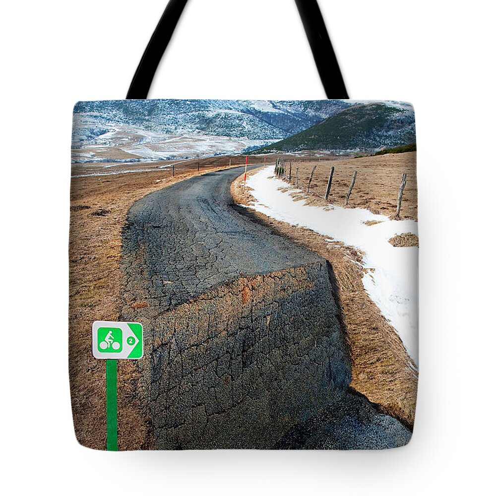 Curve Tote Bag featuring the photograph The Break by Jean-pierre Pieuchot