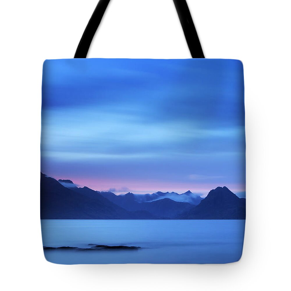 Water's Edge Tote Bag featuring the photograph The Cuillins At Dusk Near Elgol, Isle by Sara winter