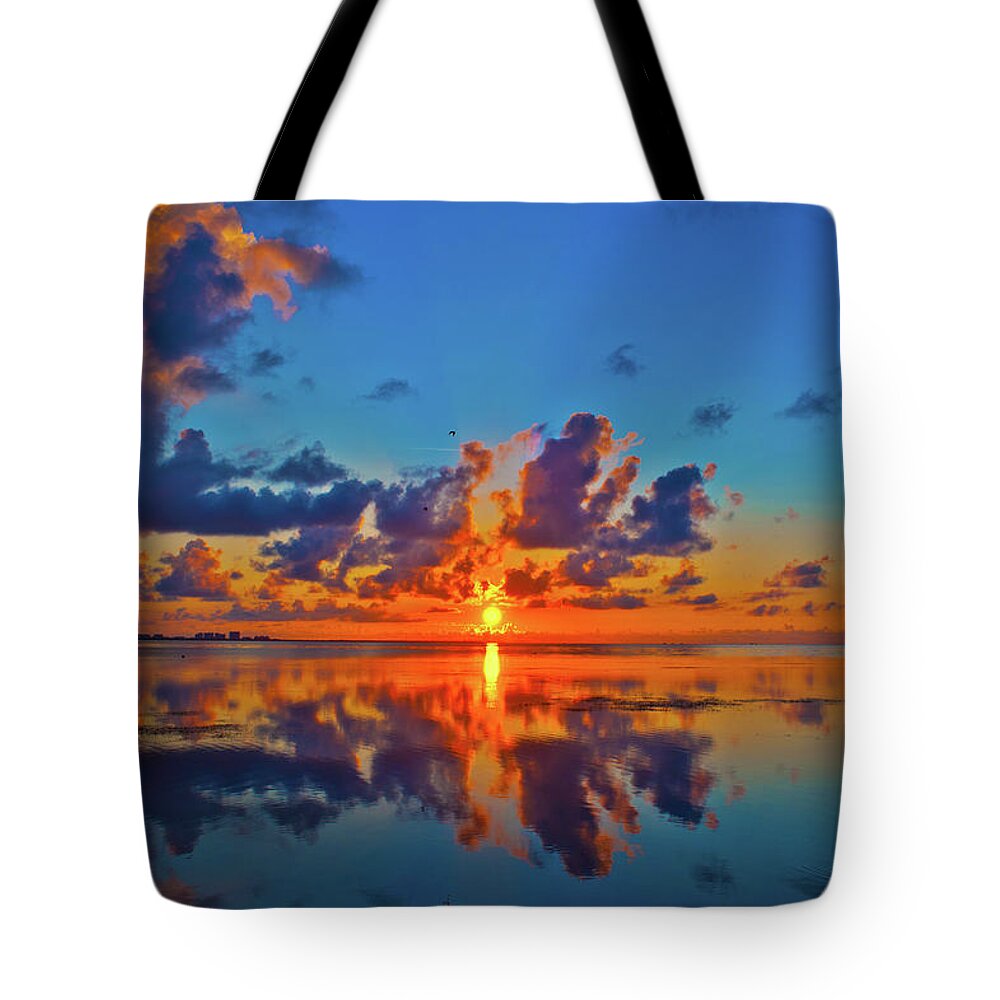 Sunrise Tote Bag featuring the photograph The grand show by Edgar Estrada