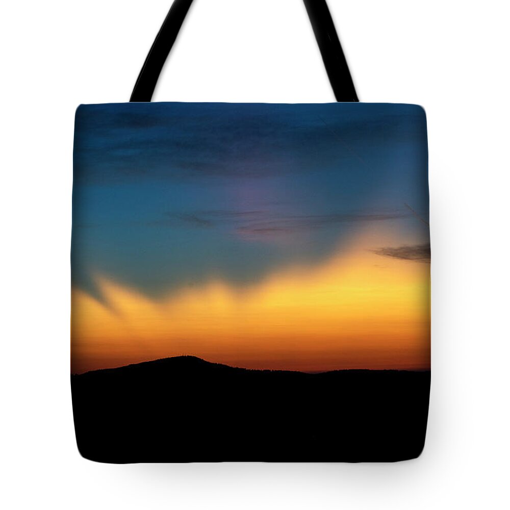 Sunrise Tote Bag featuring the photograph The Rays of Dawn by Matt Swinden
