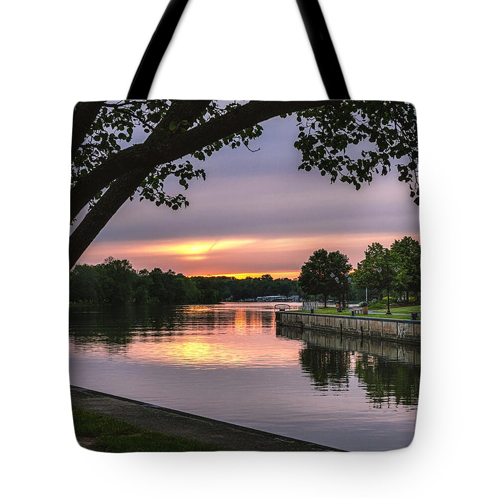 Sunset Tote Bag featuring the photograph The Sunset Blues by Rod Best