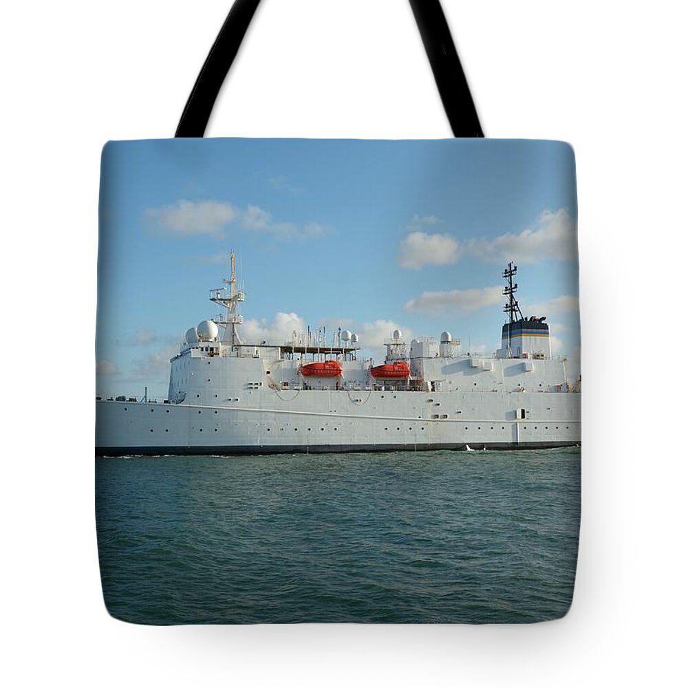 Usns Waters Tote Bag featuring the photograph The USNS Waters enters Port Canaveral. by Bradford Martin
