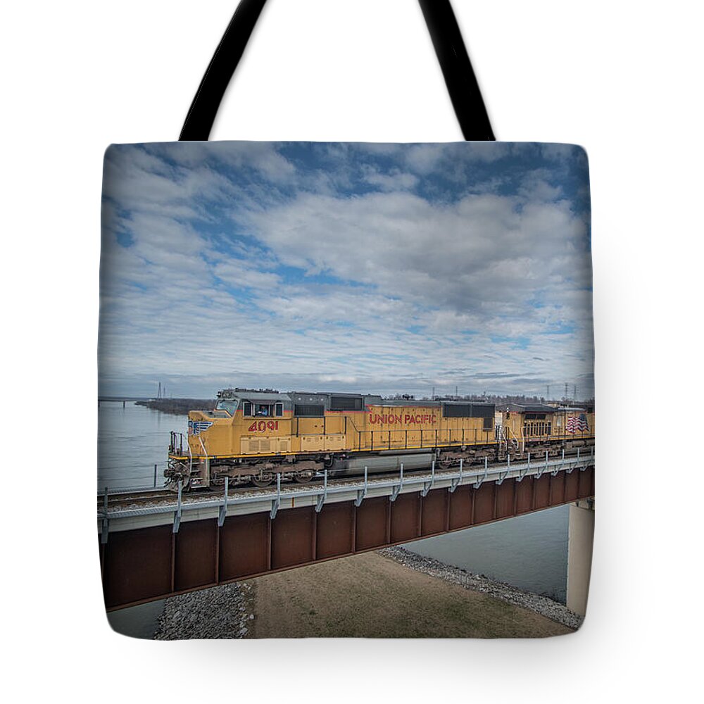 Railroad Tote Bag featuring the photograph Union Pacific 4091 at Gilbertsville Ky by Jim Pearson