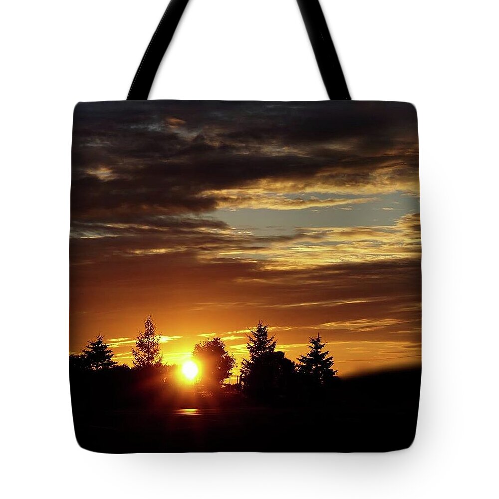 Sunset Tote Bag featuring the photograph Upstate New York Sunset by Kathy Chism