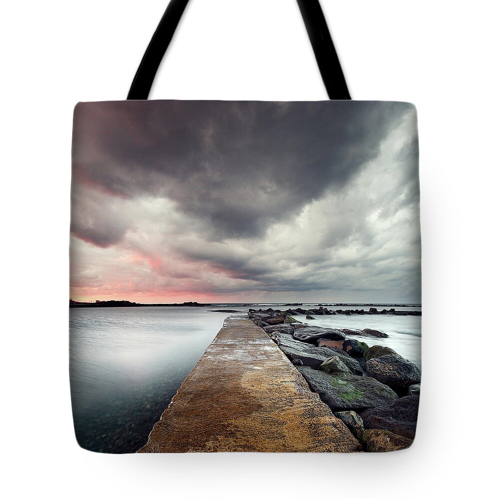 Swimming Pool Tote Bag featuring the photograph Vertorama Pool by Www.ginomaccanti.com