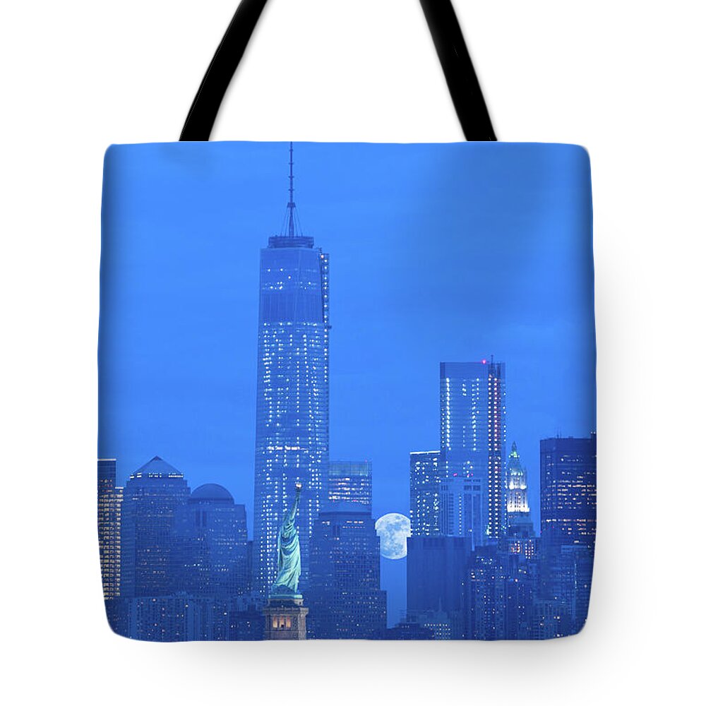 Water's Edge Tote Bag featuring the photograph View Of New York Skyline by Grant Faint