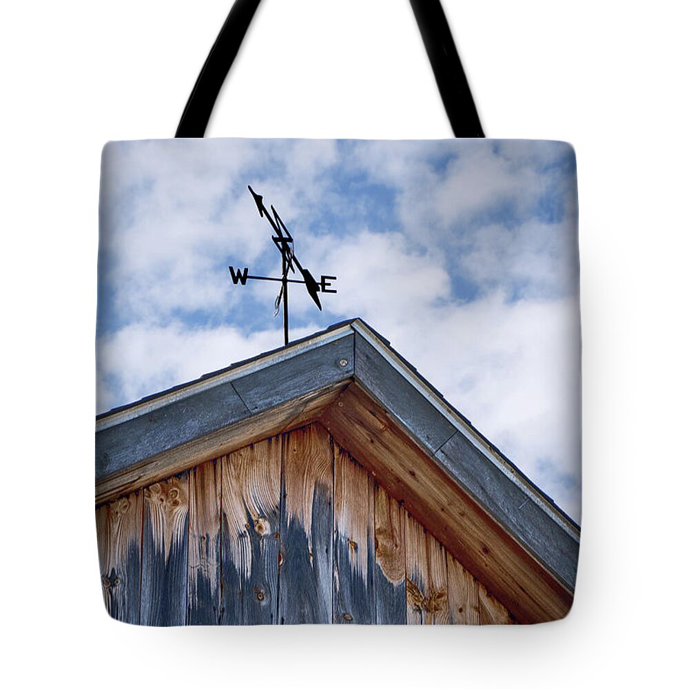 Barn Tote Bag featuring the photograph Weathered barn by Phil Cardamone