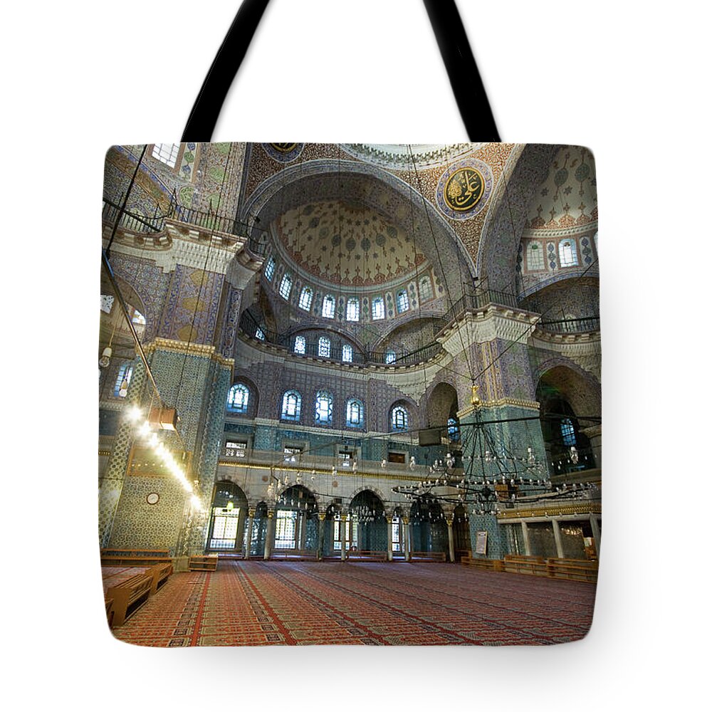 Arch Tote Bag featuring the photograph Yeni Cami by Can Balcioglu